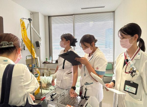 新薬開発科の治験薬投与の様子